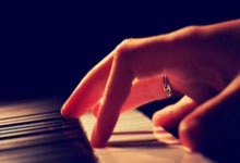 晋级四强,西班牙队成首支连续3次闯进欧国联决赛圈的球队.